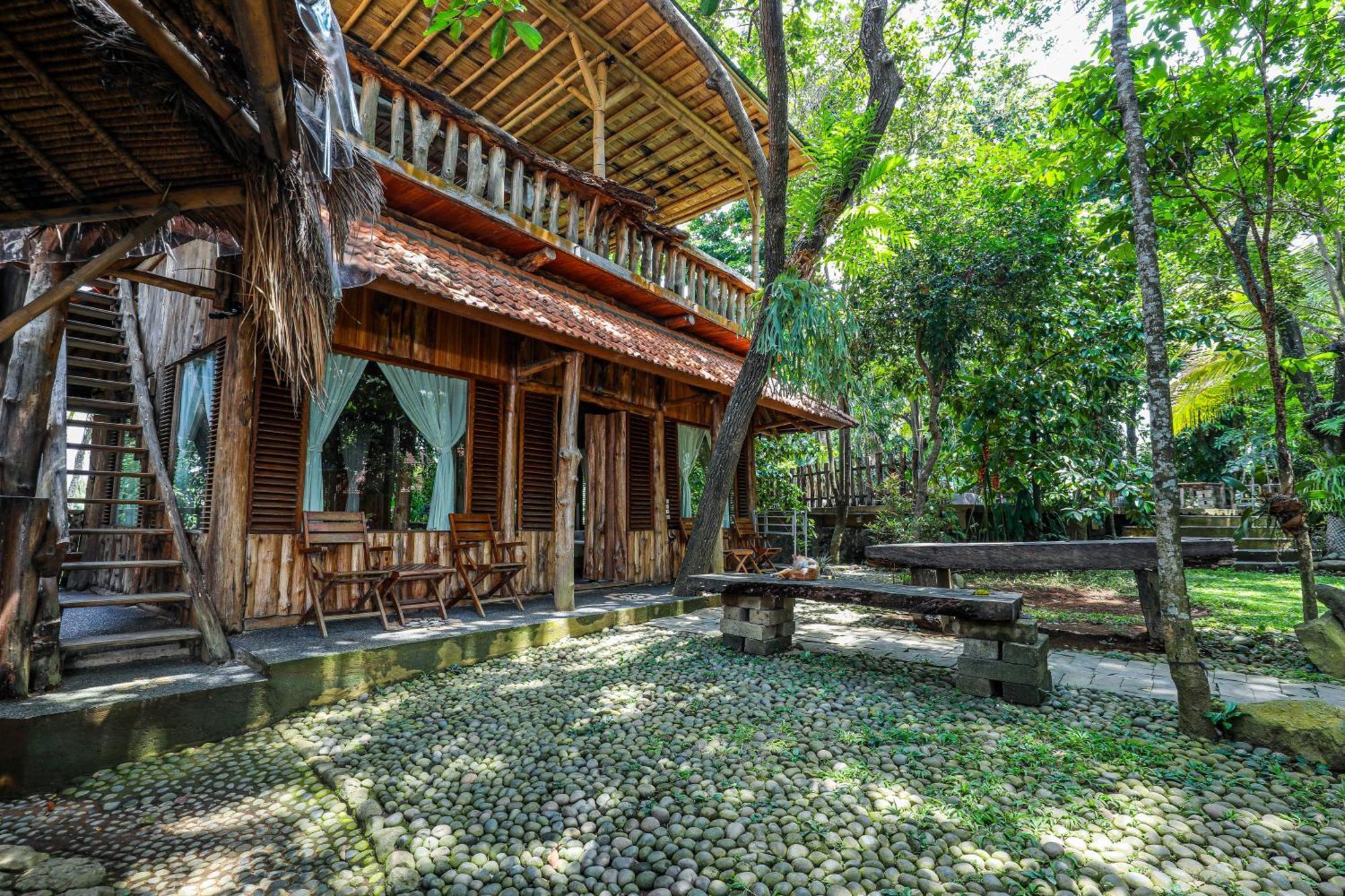 Hotel Omunity Bali Singaraja Esterno foto